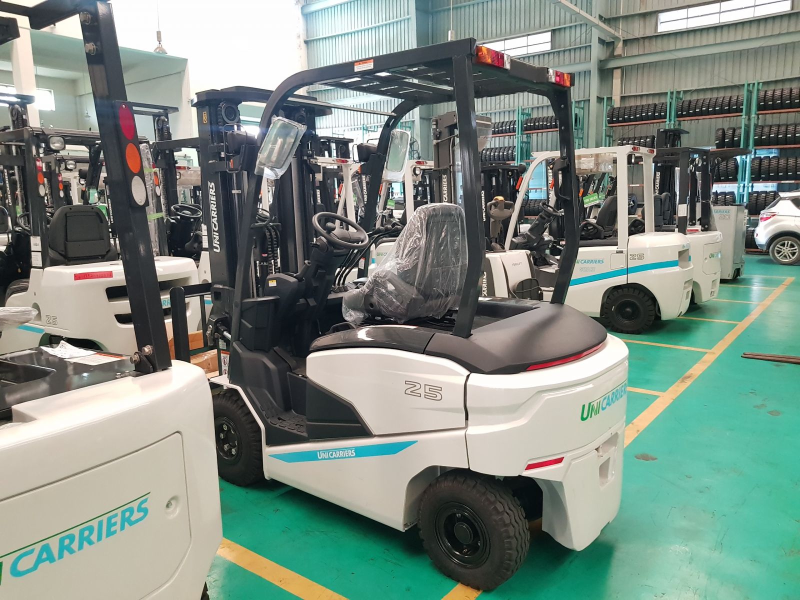 Xe nâng điện ngồi lái loại 2.5 tấn NISSAN UNICARRIERS modell mới 2023, Giá bán xe nâng Điện 1,5 tấn, 2,5 tấn sản xuất 2023