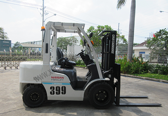 xe nâng dầu đã qua sử dụng 3 tấn, nâng cao 3 mét
